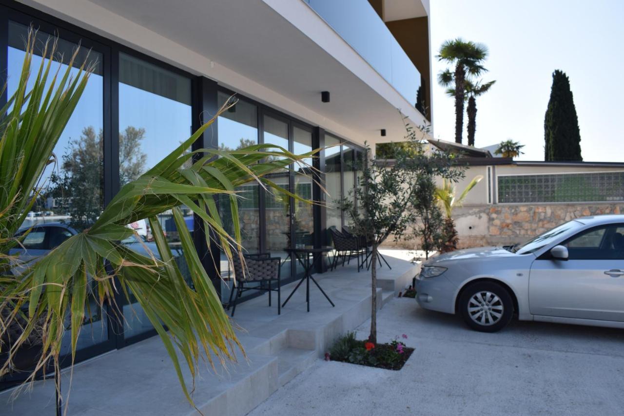 Maresole Beachfront Residence โปเรช ภายนอก รูปภาพ
