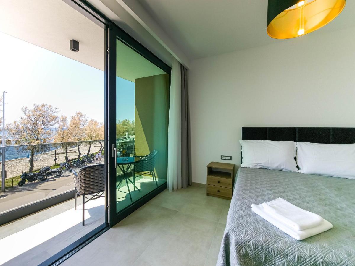 Maresole Beachfront Residence โปเรช ภายนอก รูปภาพ