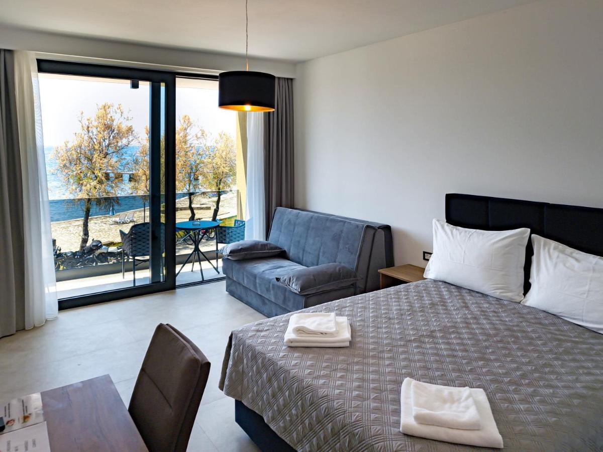 Maresole Beachfront Residence โปเรช ภายนอก รูปภาพ
