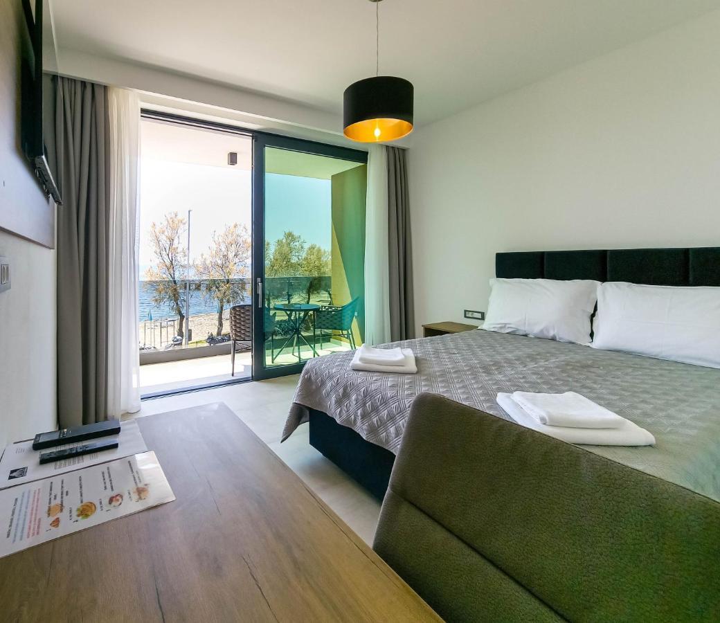 Maresole Beachfront Residence โปเรช ภายนอก รูปภาพ