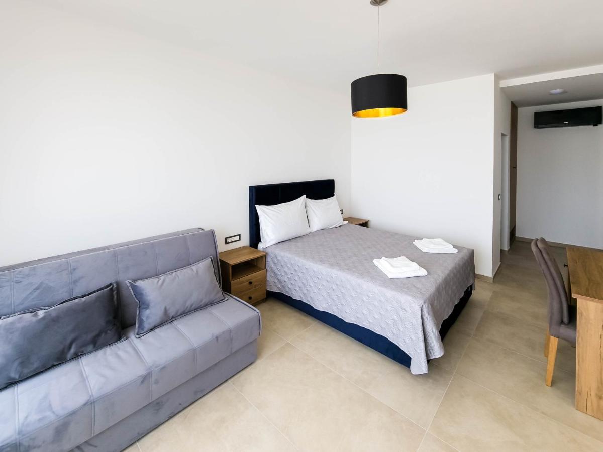 Maresole Beachfront Residence โปเรช ภายนอก รูปภาพ