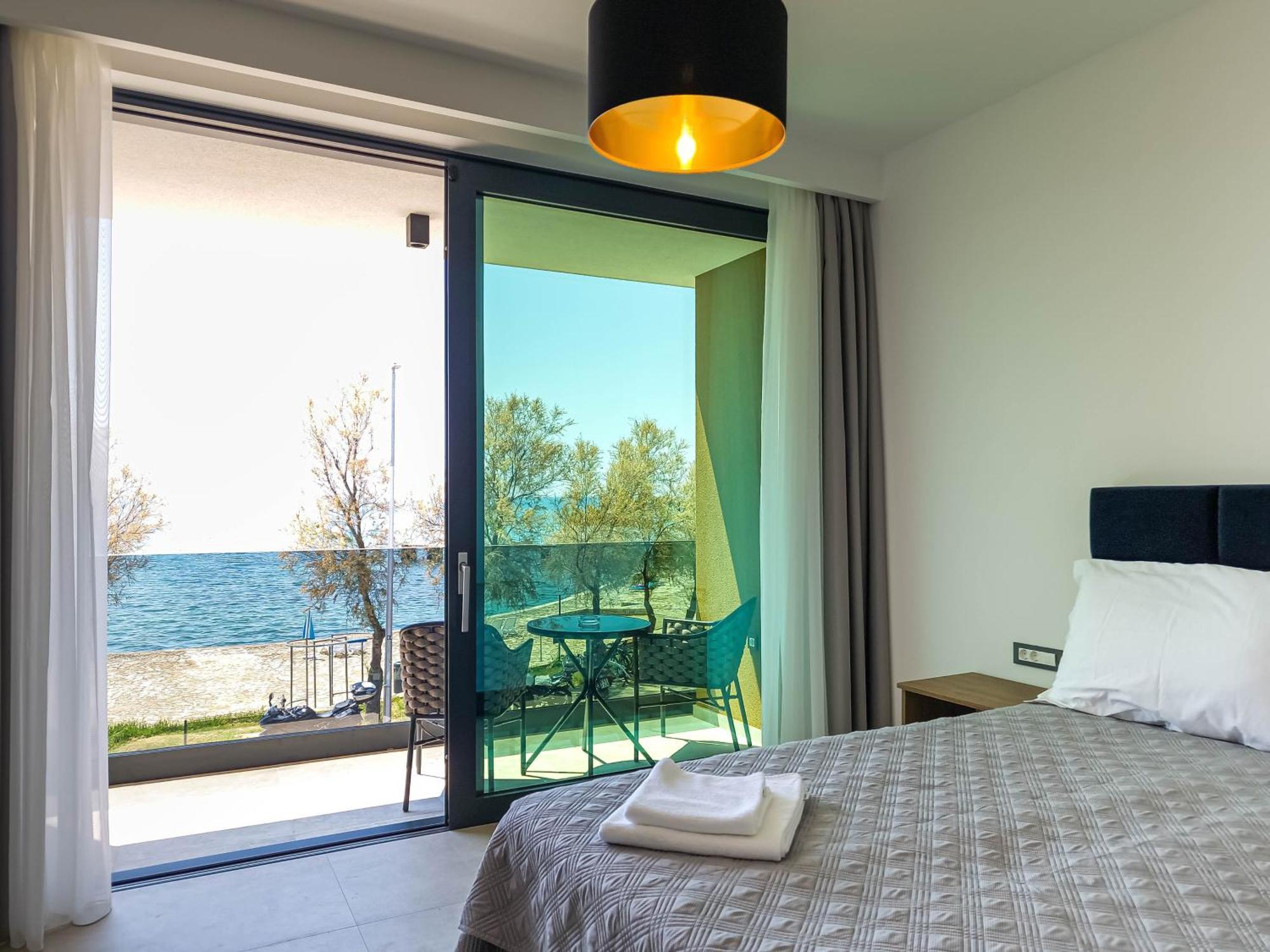 Maresole Beachfront Residence โปเรช ภายนอก รูปภาพ
