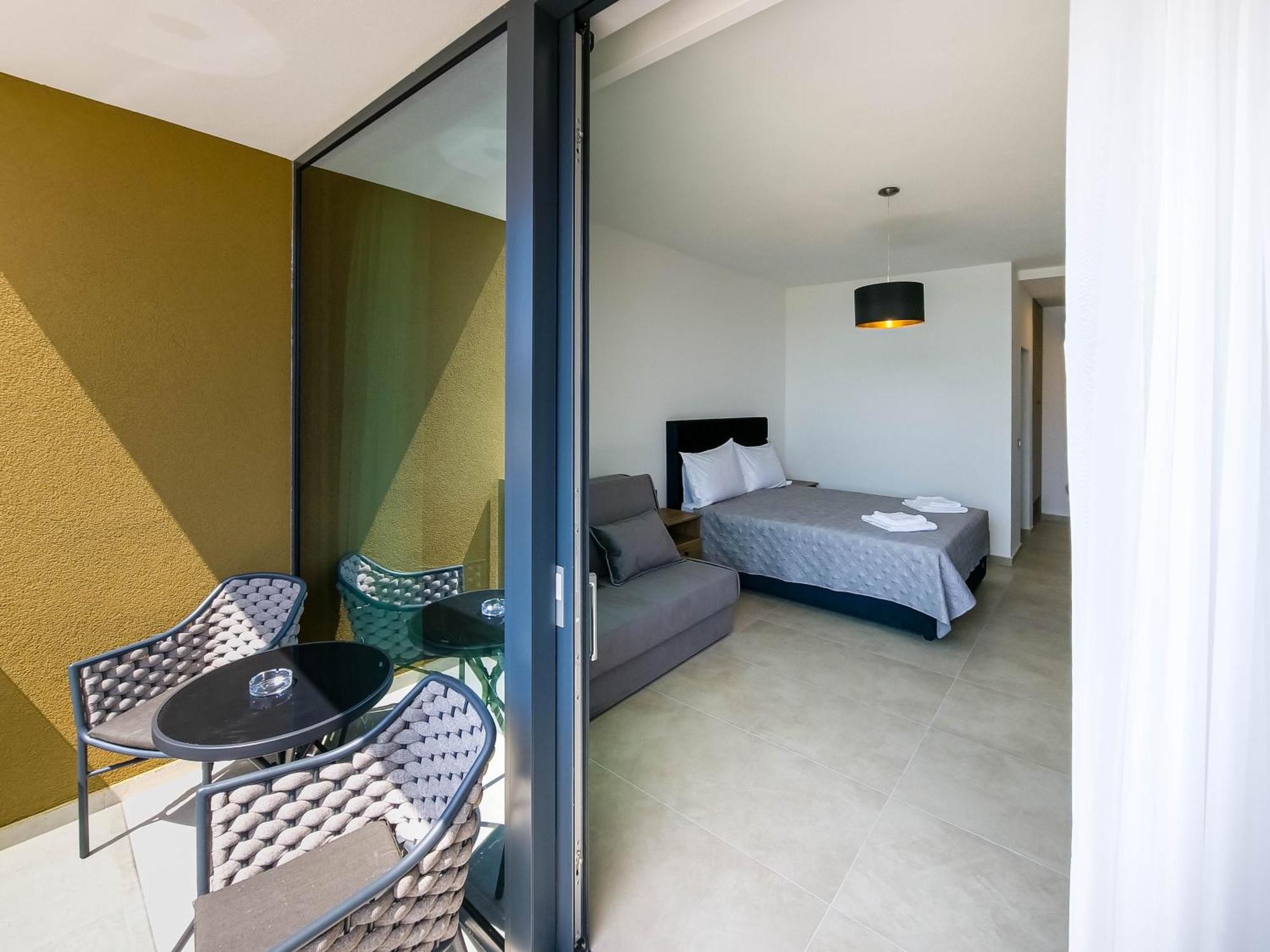 Maresole Beachfront Residence โปเรช ภายนอก รูปภาพ